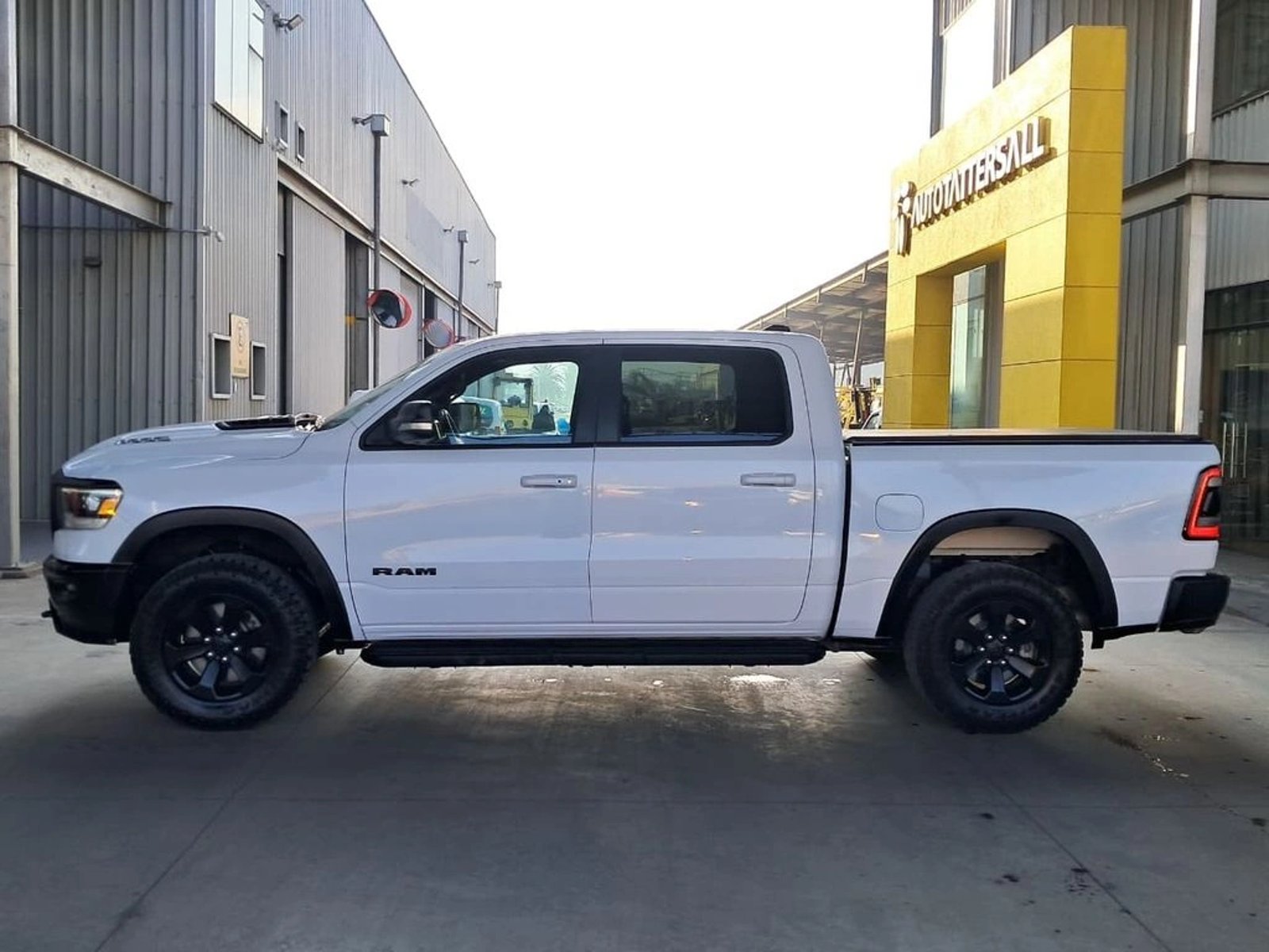 RAM 1500 5.7 REBEL 4X4 AT 4P 2023 - Imagen 9 de 20