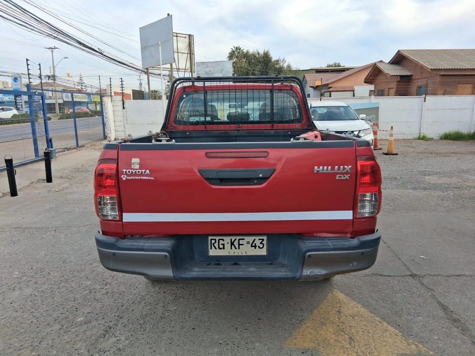 TOYOTA HILUX 2.4 DX DIESEL 4X2 DOB. CAB. MT 4P 2022 - Imagen 6 de 19