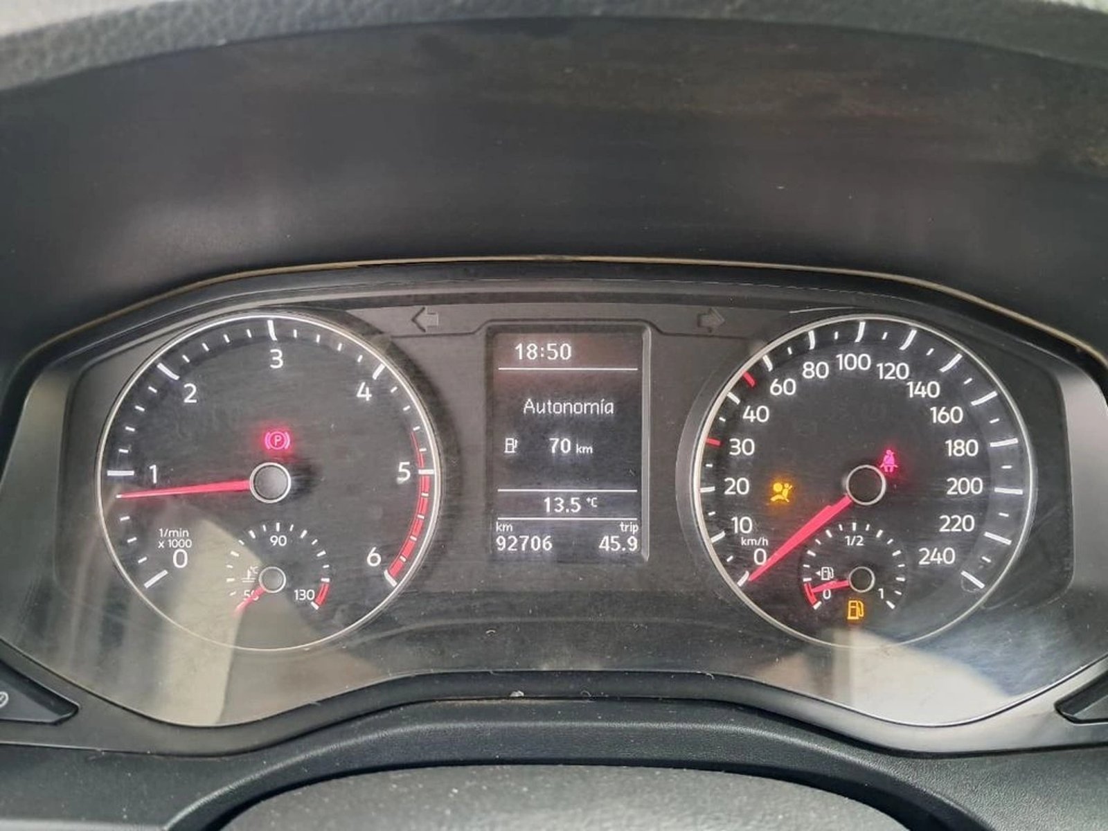 VOLKSWAGEN AMAROK TRENDLINE 2.0 4X4 MT 2023 - Imagen 19 de 19