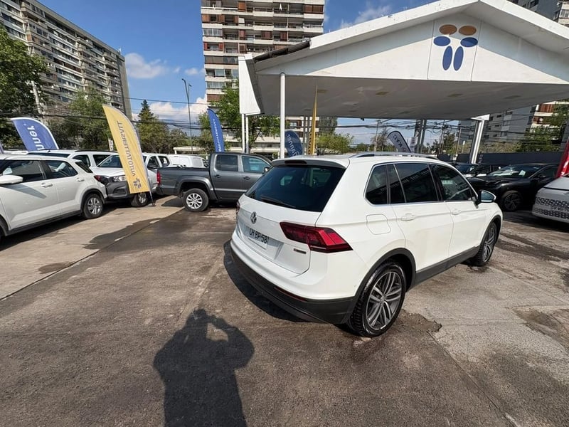 Volkswagen TIGUAN 2.0 TSI SPORT 4MOTION 4X4 180HP AT 5P. 2019 - Imagen 5 de 20