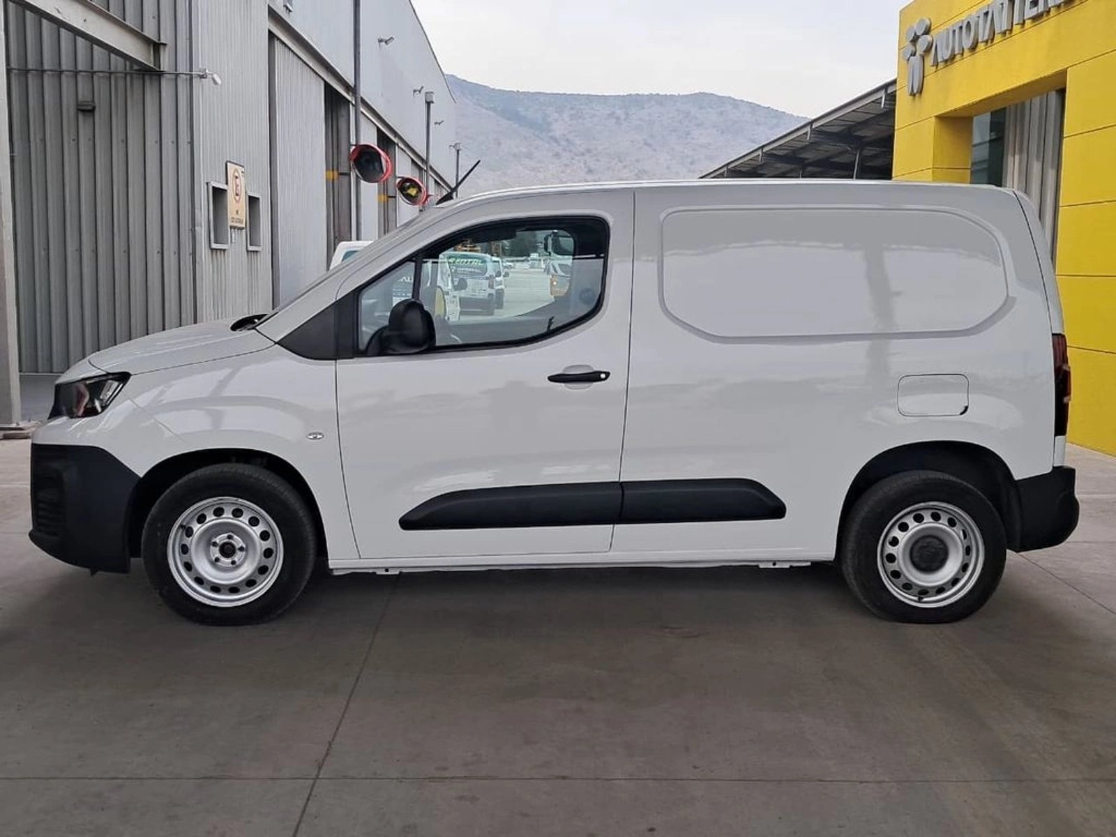 Peugeot PARTNER L1 1.5  HDI 4X2 MT 2023 - Imagen 9 de 19