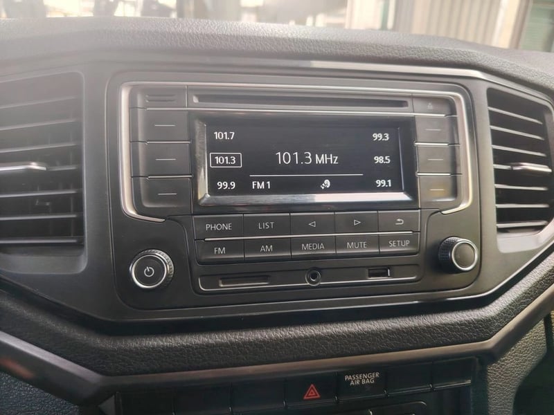 Volkswagen AMAROK 2.0 TRENDLINE DIESEL DOB. CAB. 4X2 MT 4P 2023 - Imagen 15 de 16
