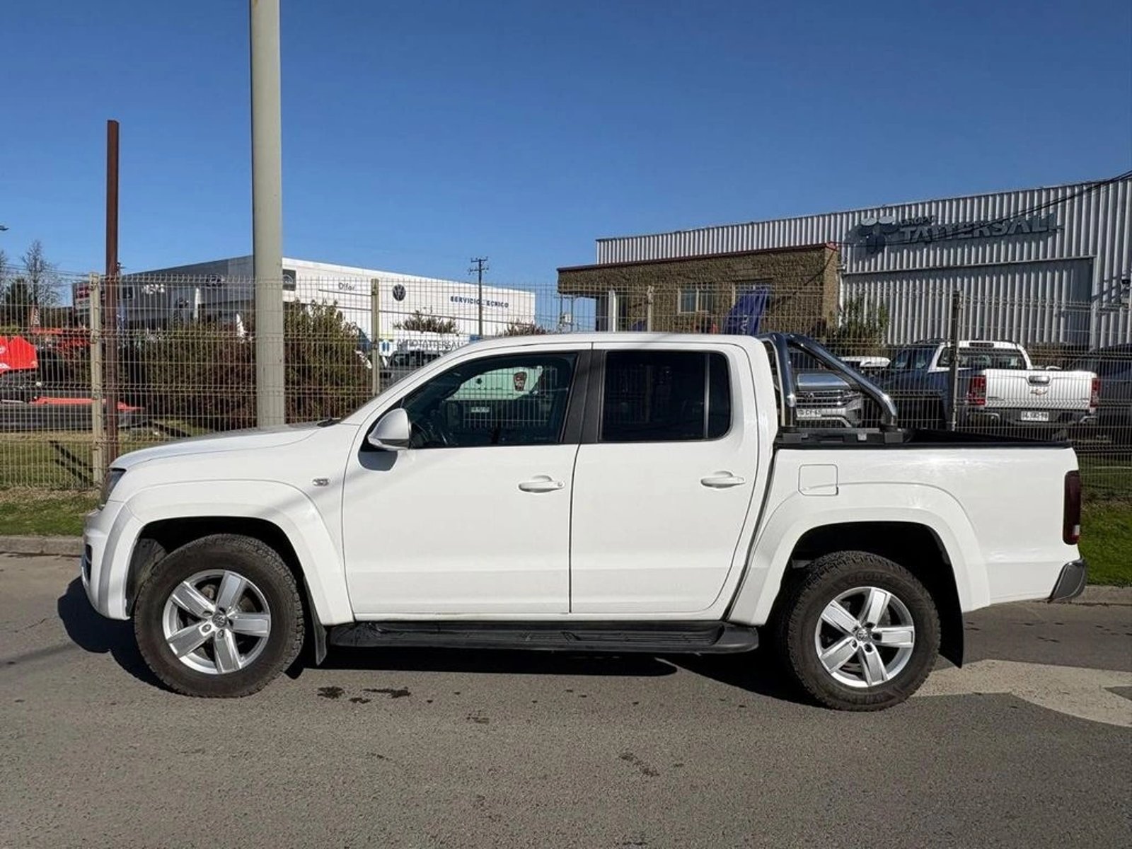 Volkswagen AMAROK HIGHLINE 4X4 2.0 AUT. 2023 - Foto 4 de 13