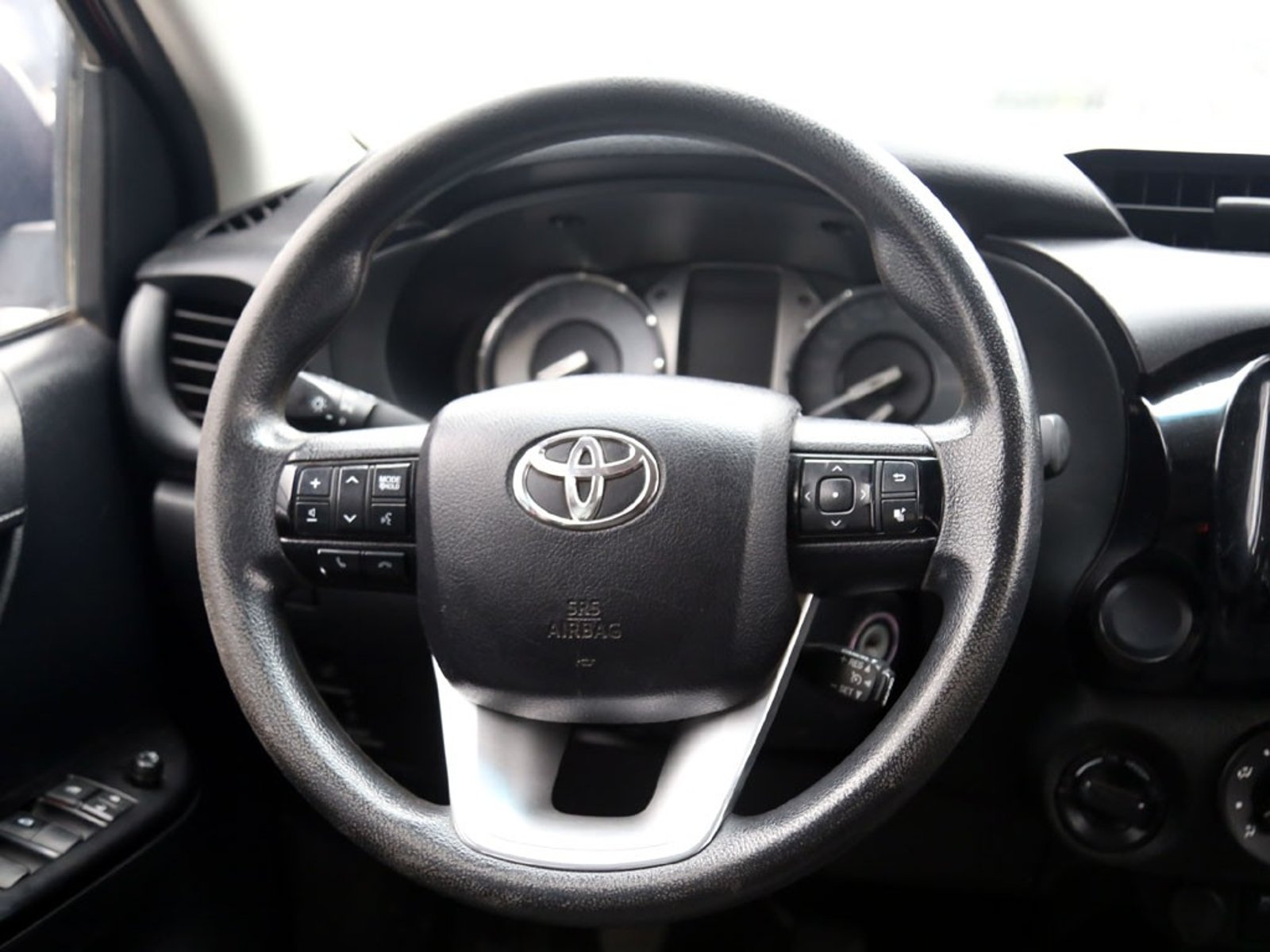 Toyota HILUX 2.4 4X4 MT 2022 - Imagen 14 de 19