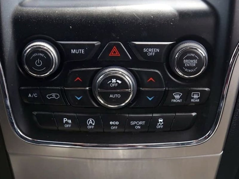 Jeep GRAND CHEROKEE 3.6 LAREDO 4X2 AT 5P 2020 - Imagen 19 de 20