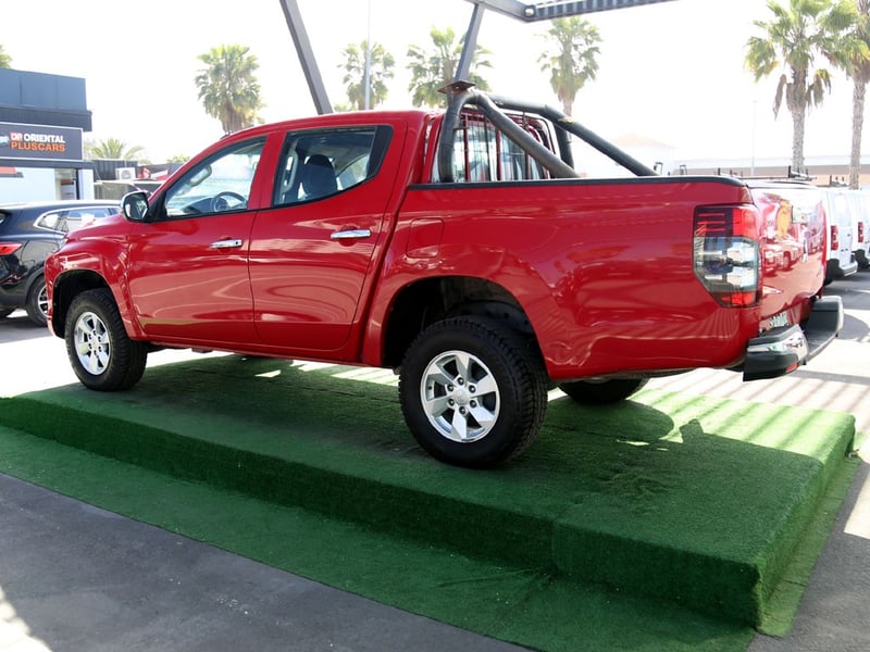 Mitsubishi L200 2.4 KATANA CRT DIESEL DOB. CAB. 4X4 MT 4P 2023 - Imagen 9 de 20