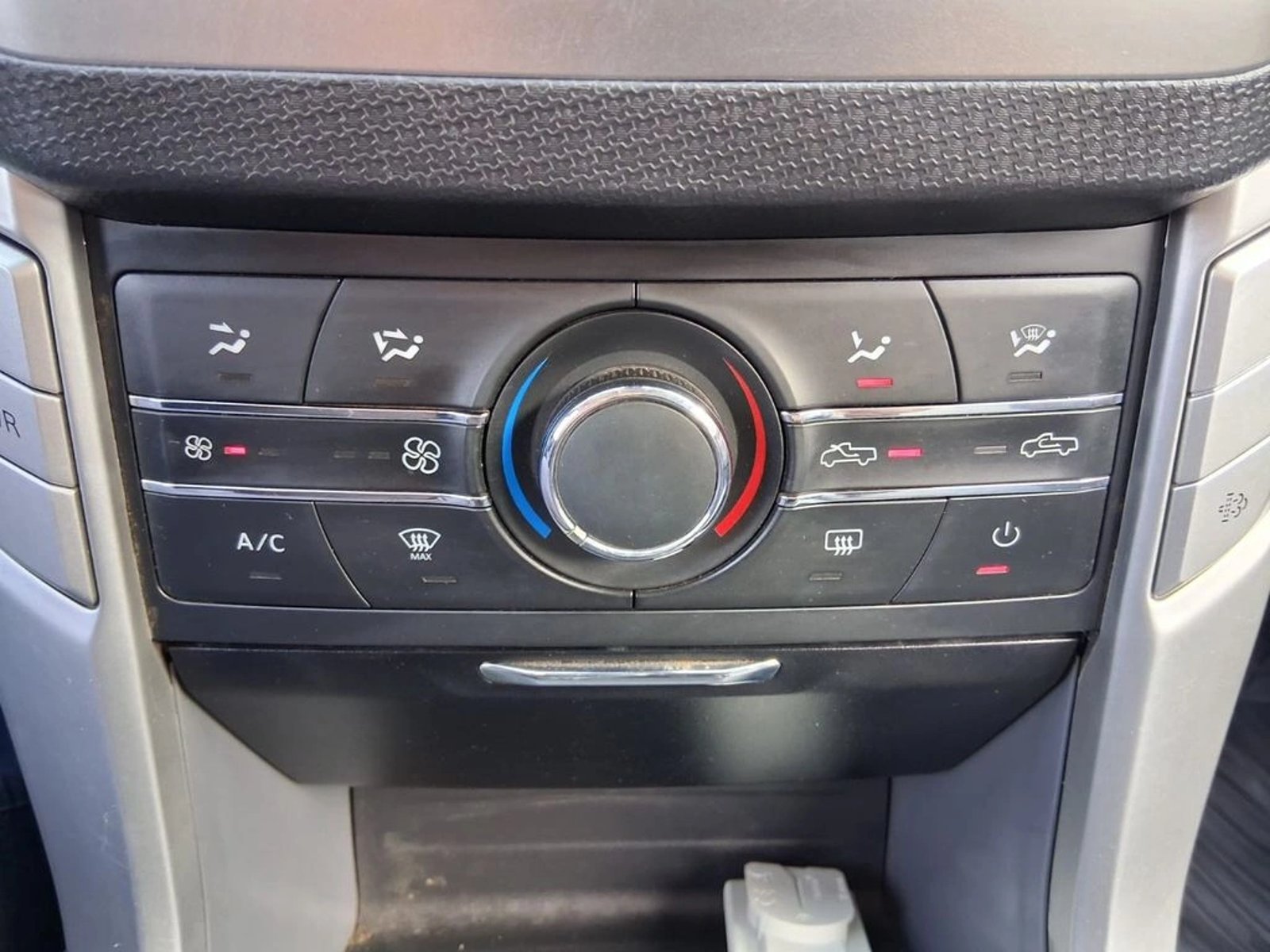 MAXUS T60 2.0 DX DIESEL 4X4 CAB. SIM. EURO6 6MT 2P 2024 - Imagen 14 de 18