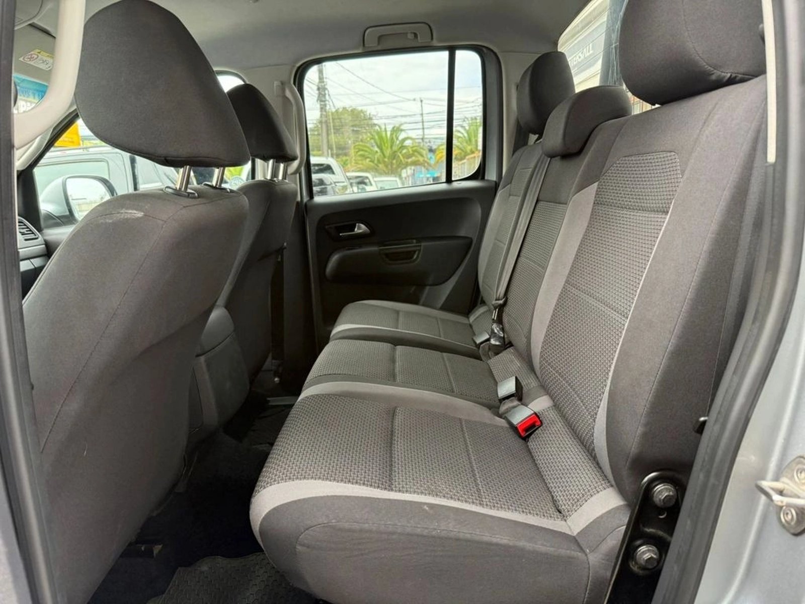 VOLKSWAGEN AMAROK 2.0 TRENDLINE 4X2 MT 2023 - Imagen 8 de 12