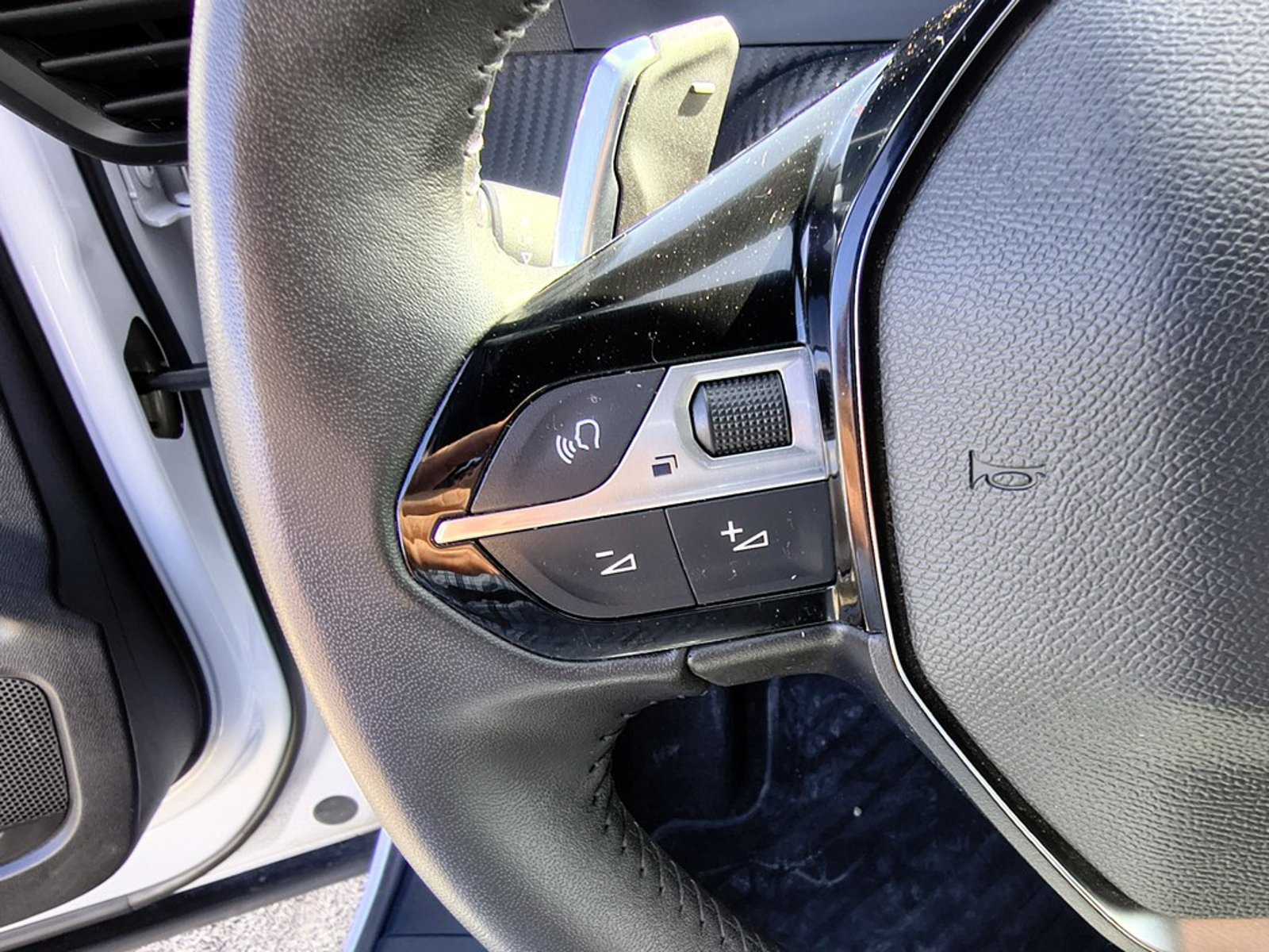PEUGEOT 2008 1.5 Diesel 4x2 T/A Allure 2025 - Imagen 12 de 20