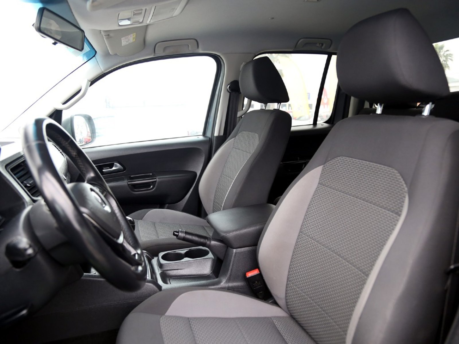 Volkswagen AMAROK TRENDLINE 4X2 2.0 MT 2023 - Imagen 12 de 20