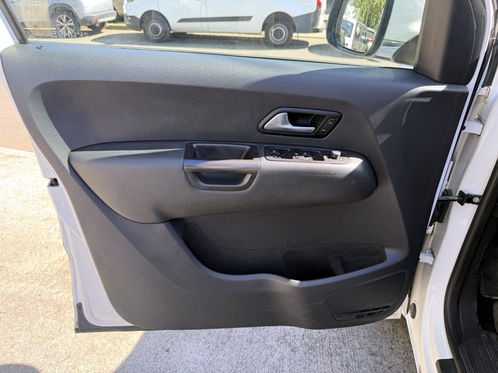VOLKSWAGEN AMAROK 2.0 COMFORTLINE 2023 - Imagen 9 de 20