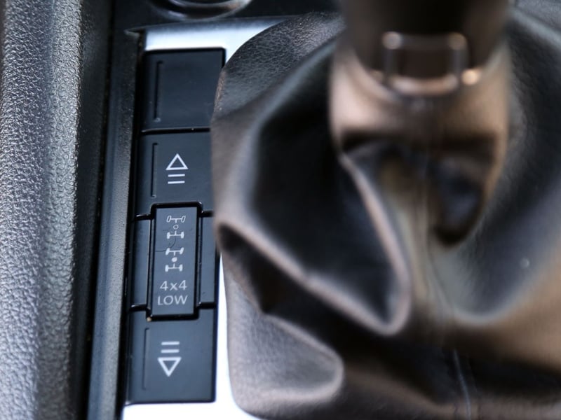 Volkswagen AMAROK 2.0 TRENDLINE DIESEL 4X4 MT 2023 - Imagen 18 de 20
