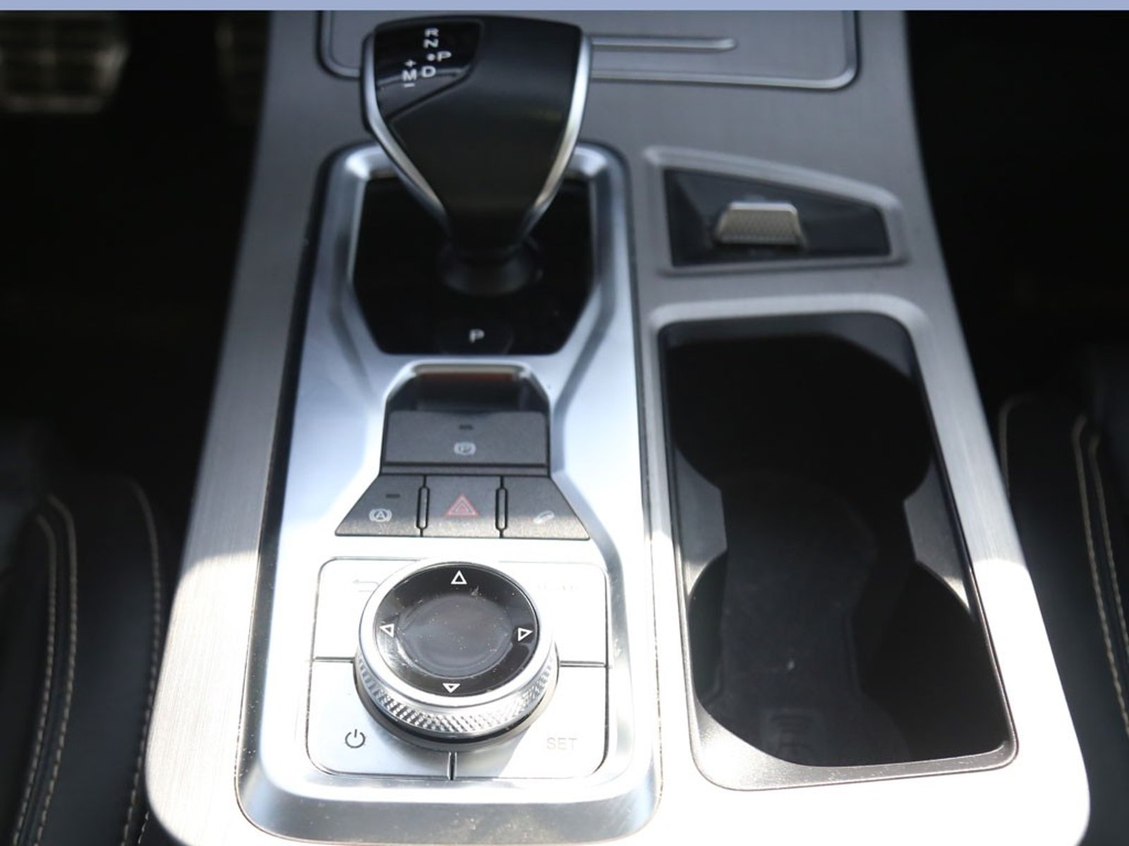 JETOUR X70 PLUS 1.5 GLX AT 2024 - Imagen 17 de 20