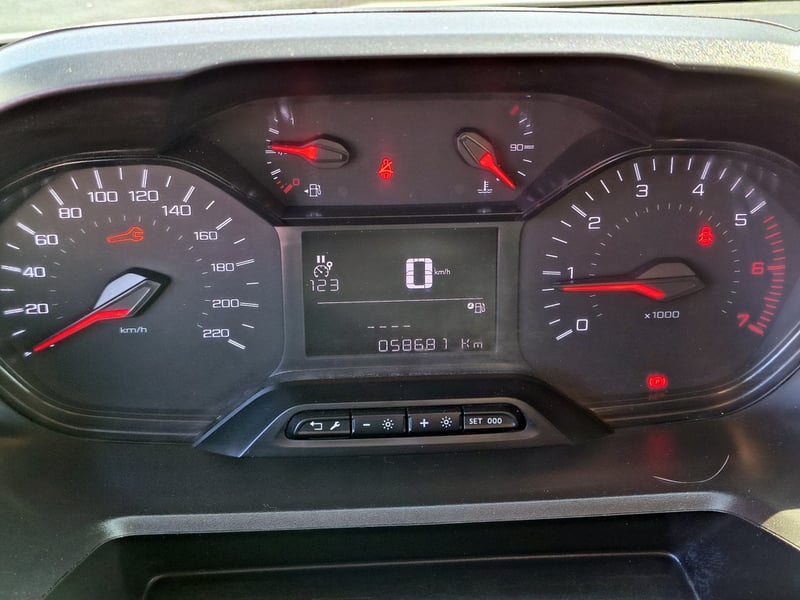 Peugeot PARTNER L1 1.5 Diesel 4X2 T/M 2023 - Imagen 12 de 16