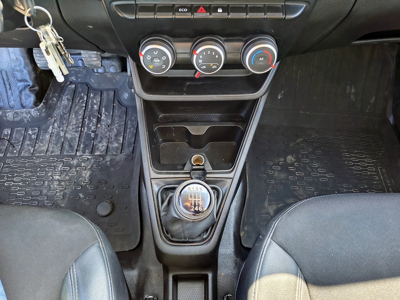 RENAULT EXPRESS 1.5 Diesel 4x2 T/M 2023 - Imagen 13 de 17