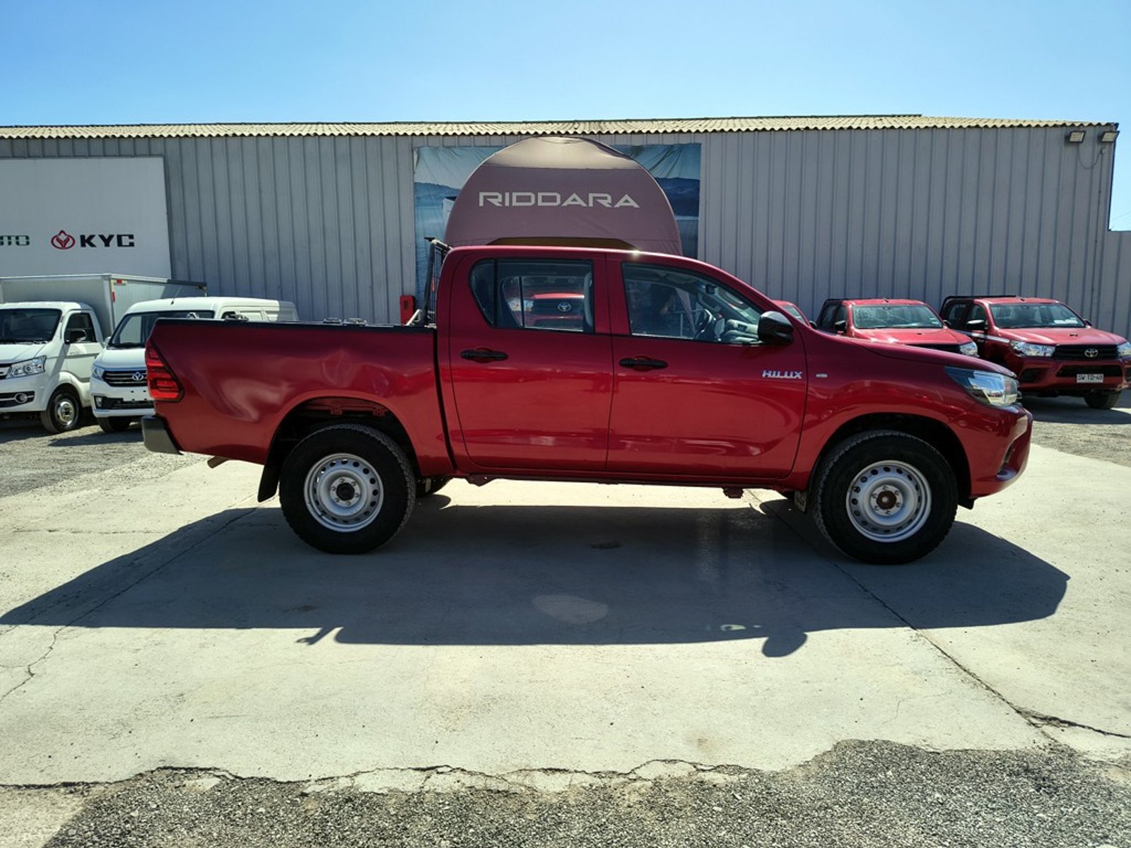 TOYOTA HILUX 2.4 DX 4X2 DIESEL MT 2023 - Imagen 4 de 19