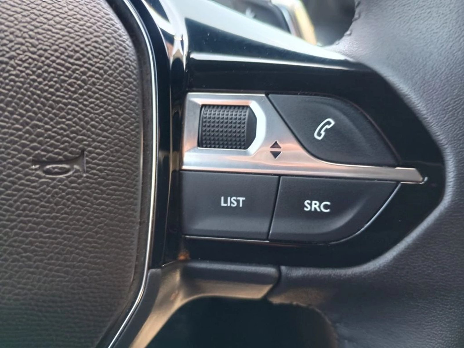 PEUGEOT 2008 ALLURE 1.5 DIESEL AT 2025 - Imagen 14 de 16