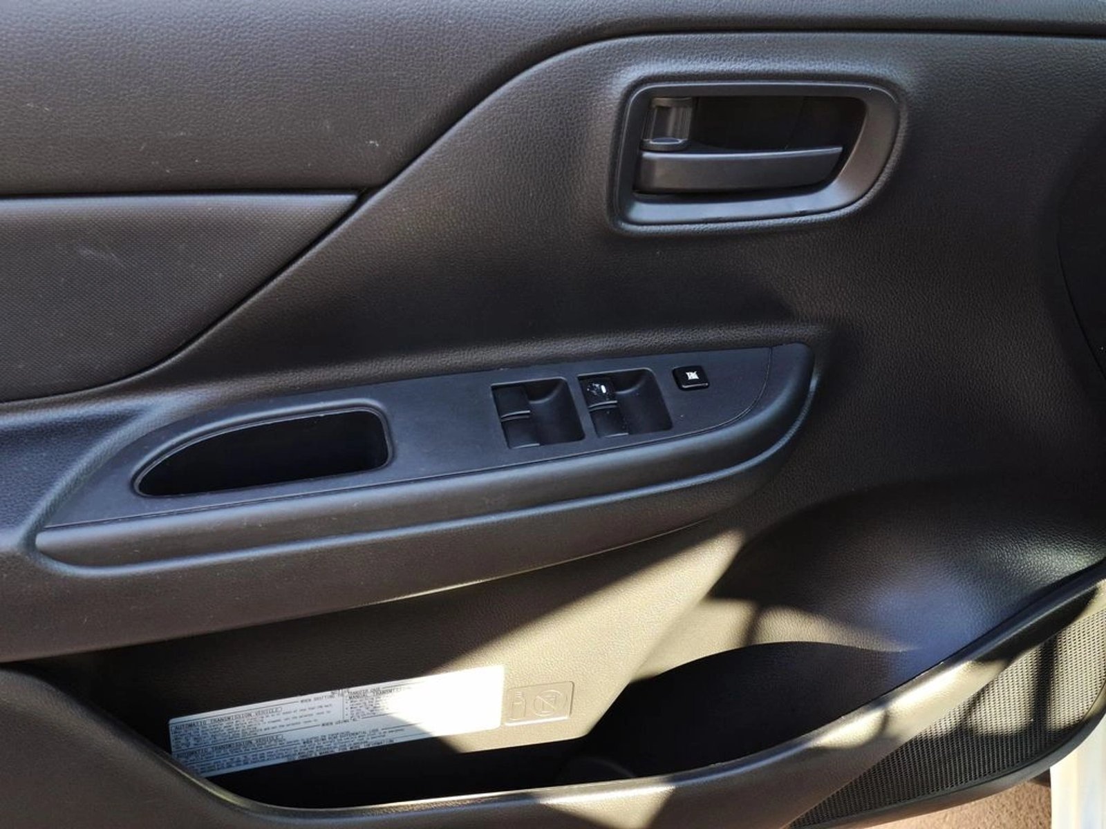 MITSUBISHI L200 2.4 2023 - Imagen 12 de 20