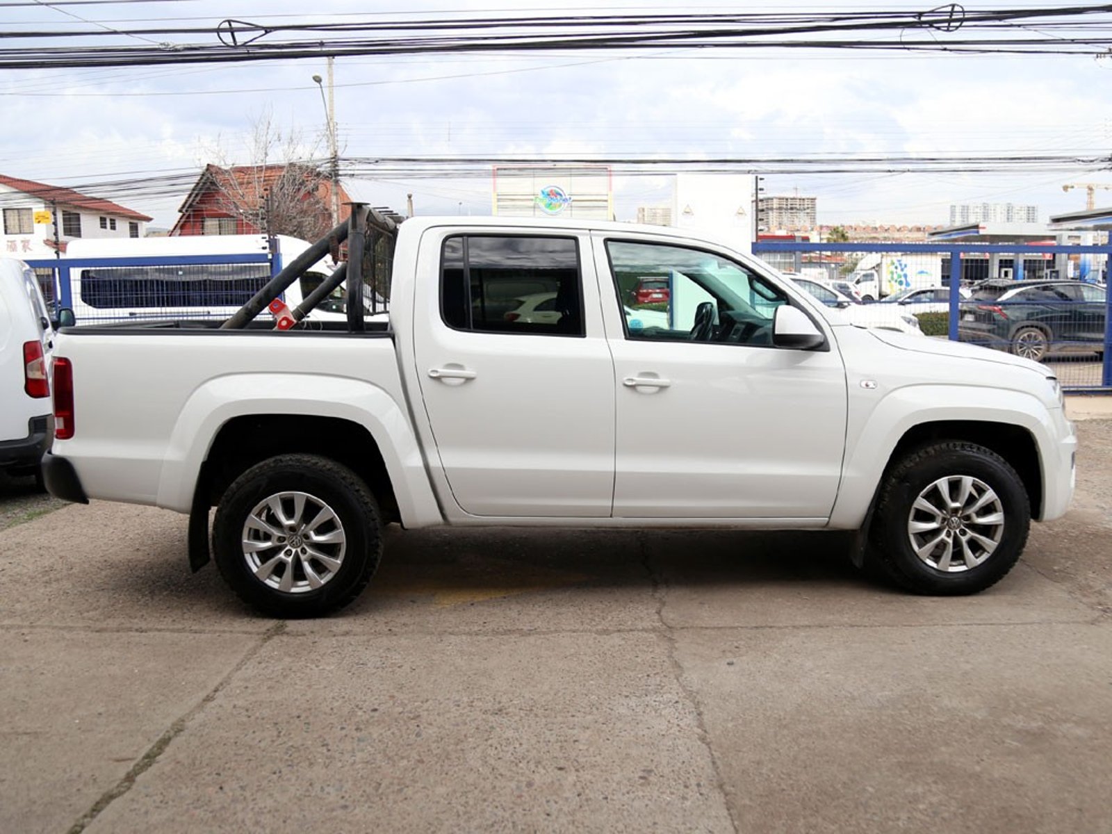 Volkswagen AMAROK DCAB TDI 4X4 TRENDLINE 2.0 2023 - Foto 4 de 20