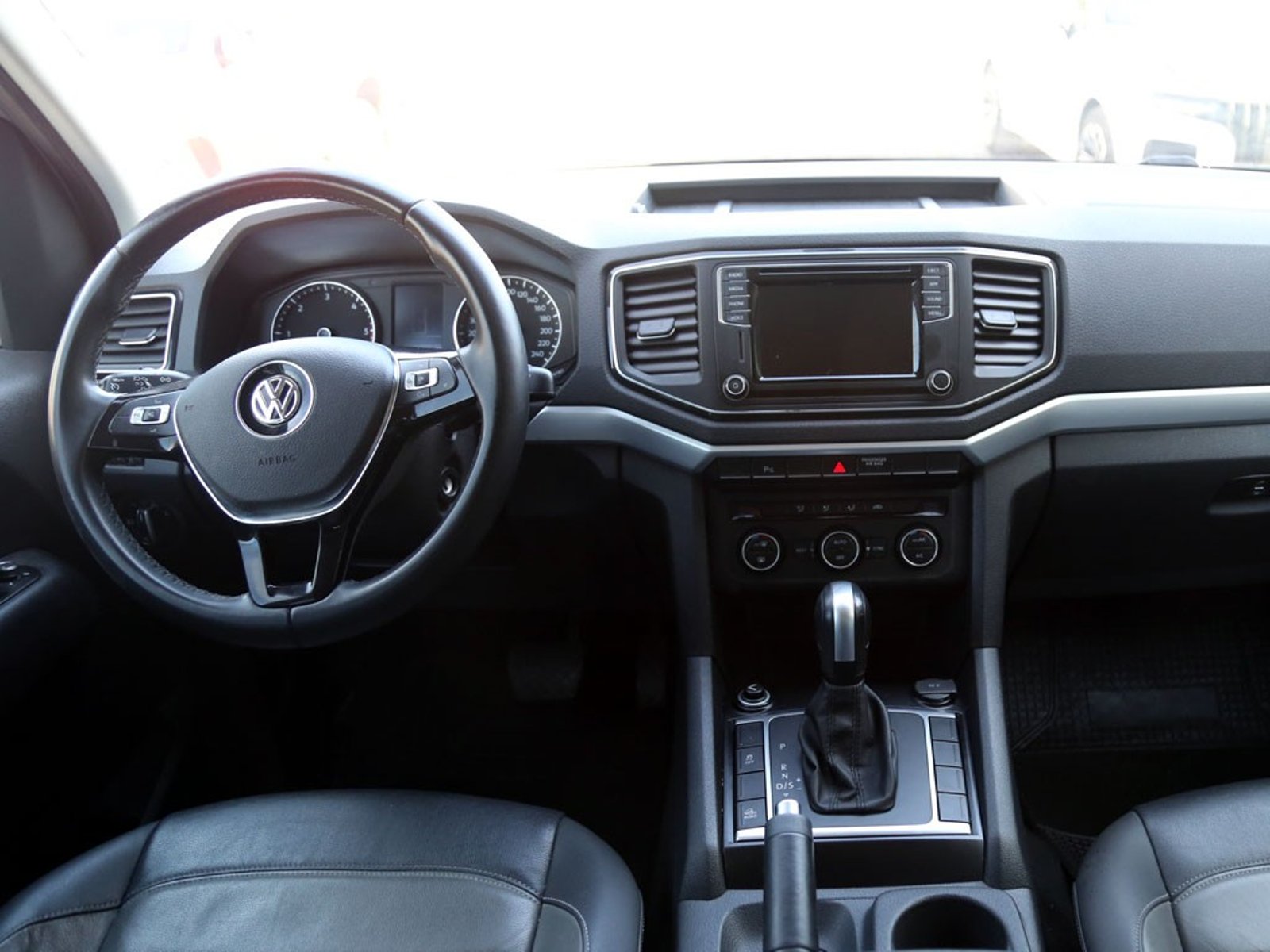 Volkswagen AMAROK 2.0 HIGHLINE DIESEL 4X4 DOB. CAB. AT 4P 2023 - Imagen 11 de 20