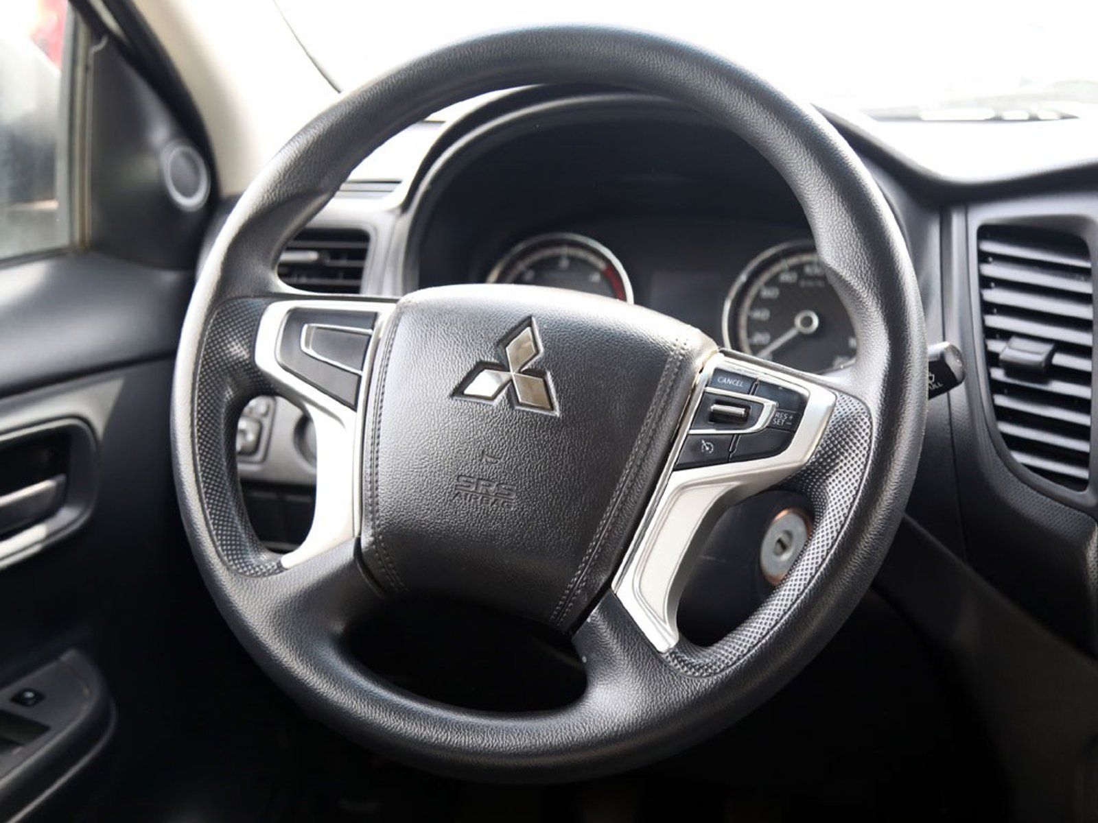 MITSUBISHI L200 KATANA 2.4 MT 4X4 DIESEL 2023 - Imagen 15 de 20