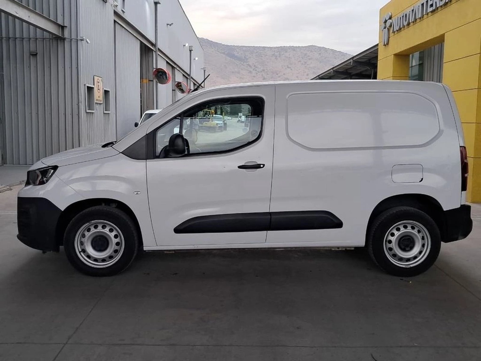 Peugeot PARTNER 1.5 L1 MT 2024 - Imagen 9 de 16