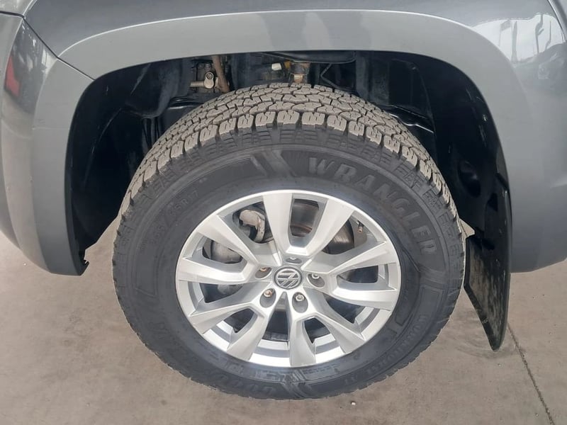 Volkswagen AMAROK TRENDLINE 2.0 4x2 MT 2023 - Imagen 11 de 20