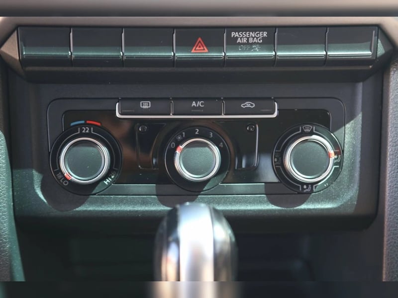 Volkswagen AMAROK 2.0 COMFORTLINE DIESEL 4MOTION 4X4 DOB. CAB. AT 4P 2023 - Imagen 18 de 20