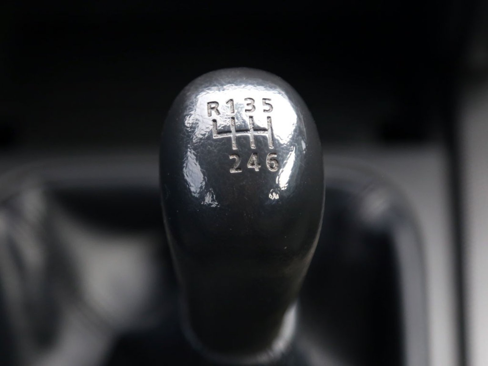Mitsubishi L200 2.4 KATANA CR MT 4X2 DIESEL 2022 - Imagen 15 de 20