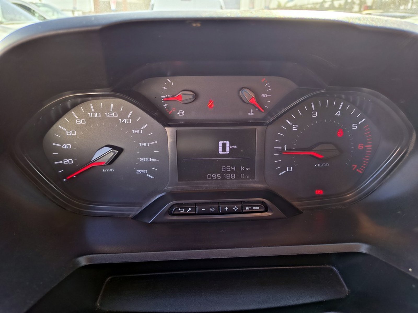 Peugeot PARTNER PARTNER L1 1.5 Diesel 4X2 T/M 2024 - Imagen 11 de 15