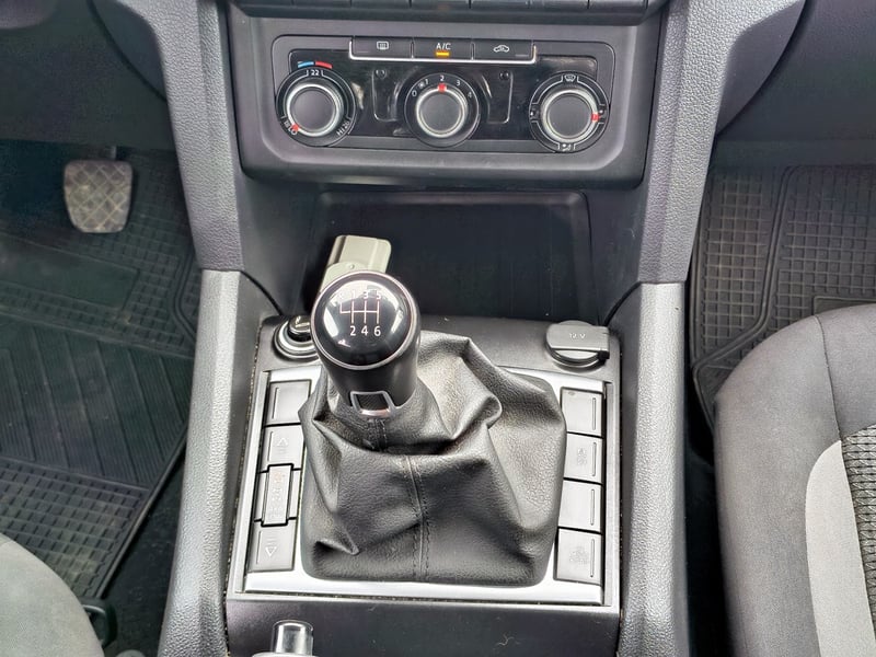 Volkswagen AMAROK 2.0 Diesel 4x2 T/M 2023 - Imagen 18 de 20