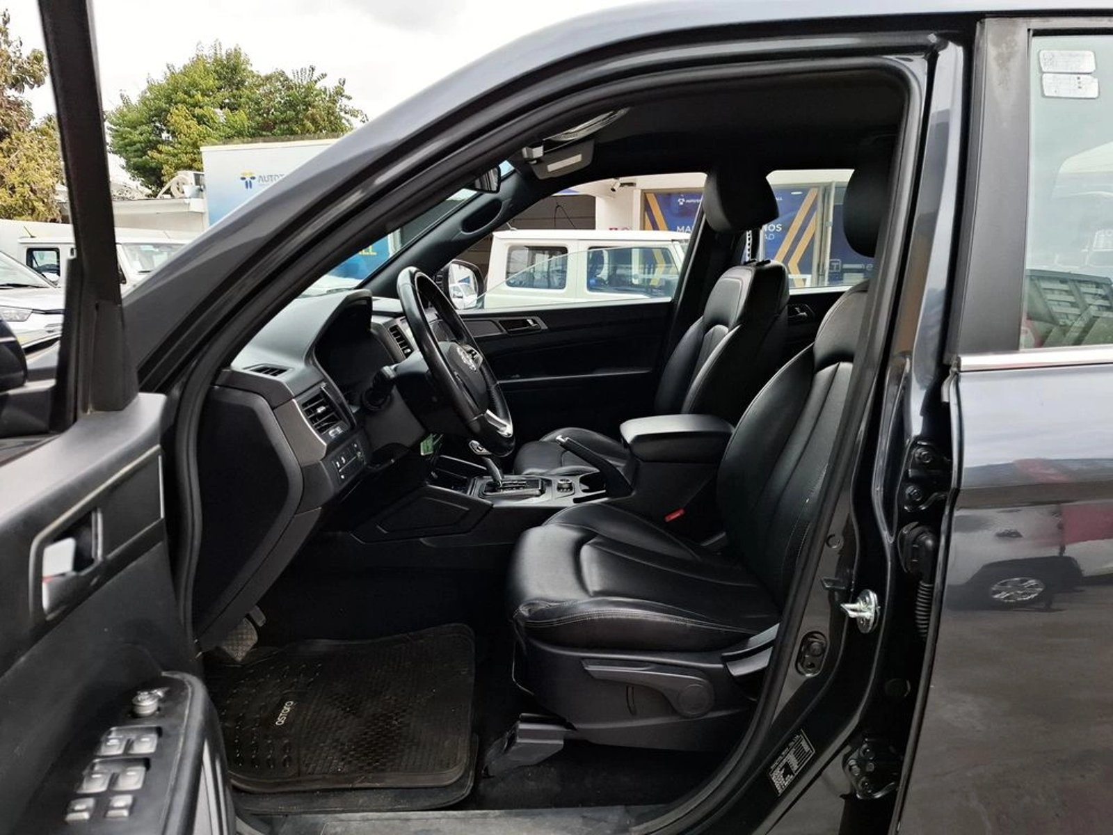 SsangYong GRAND MUSSO 2.2D Limited Plus Auto 4x4 AT 2024 - Imagen 14 de 20
