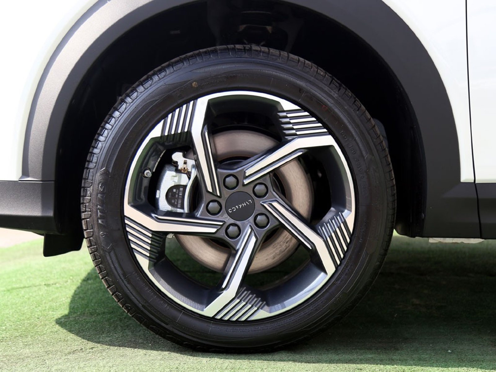 LYNK&CO 06 PLUS AT 1.5T 2026 - Imagen 9 de 20