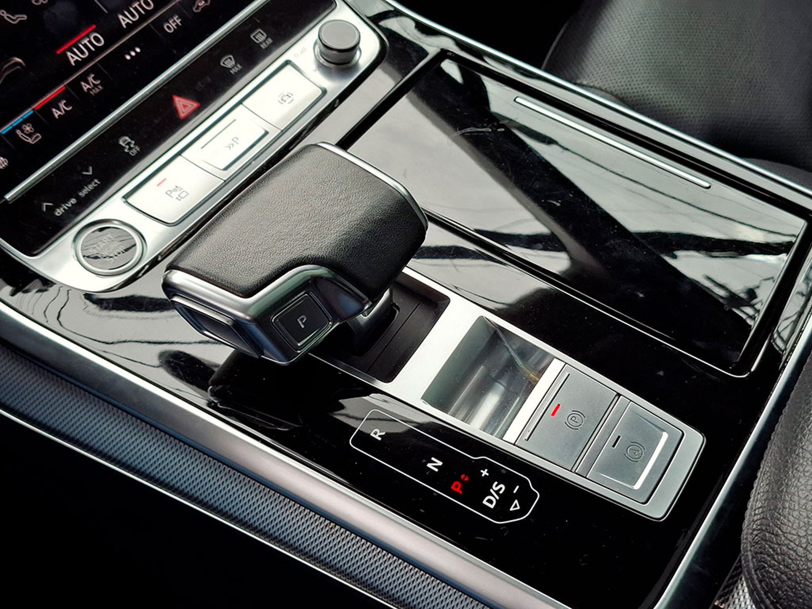 Audi Q7 55 TFSI Quattro 3.0 S line 2023 - Imagen 15 de 20