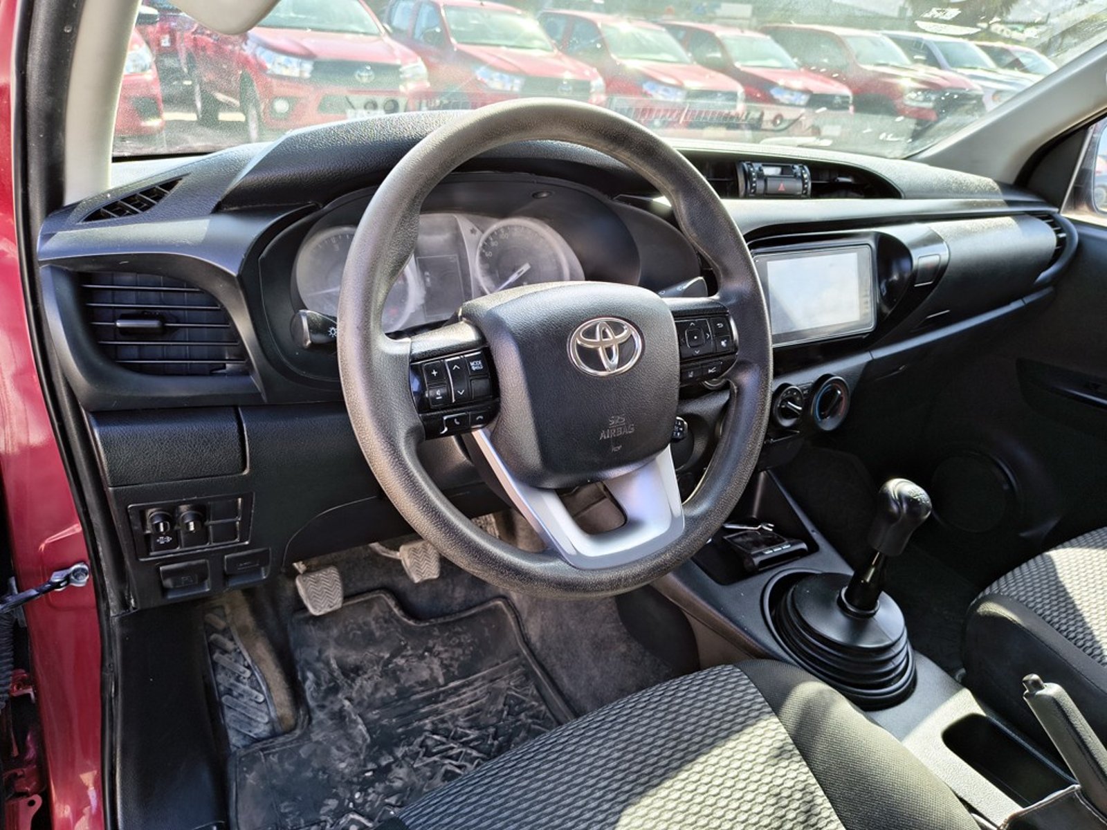 TOYOTA HILUX 2.4 DX 4X2 DIESEL MT 2024 - Imagen 9 de 18
