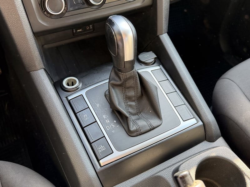 Volkswagen AMAROK 2.0 COMFORTLINE 4X4 AT 2023 - Imagen 13 de 20