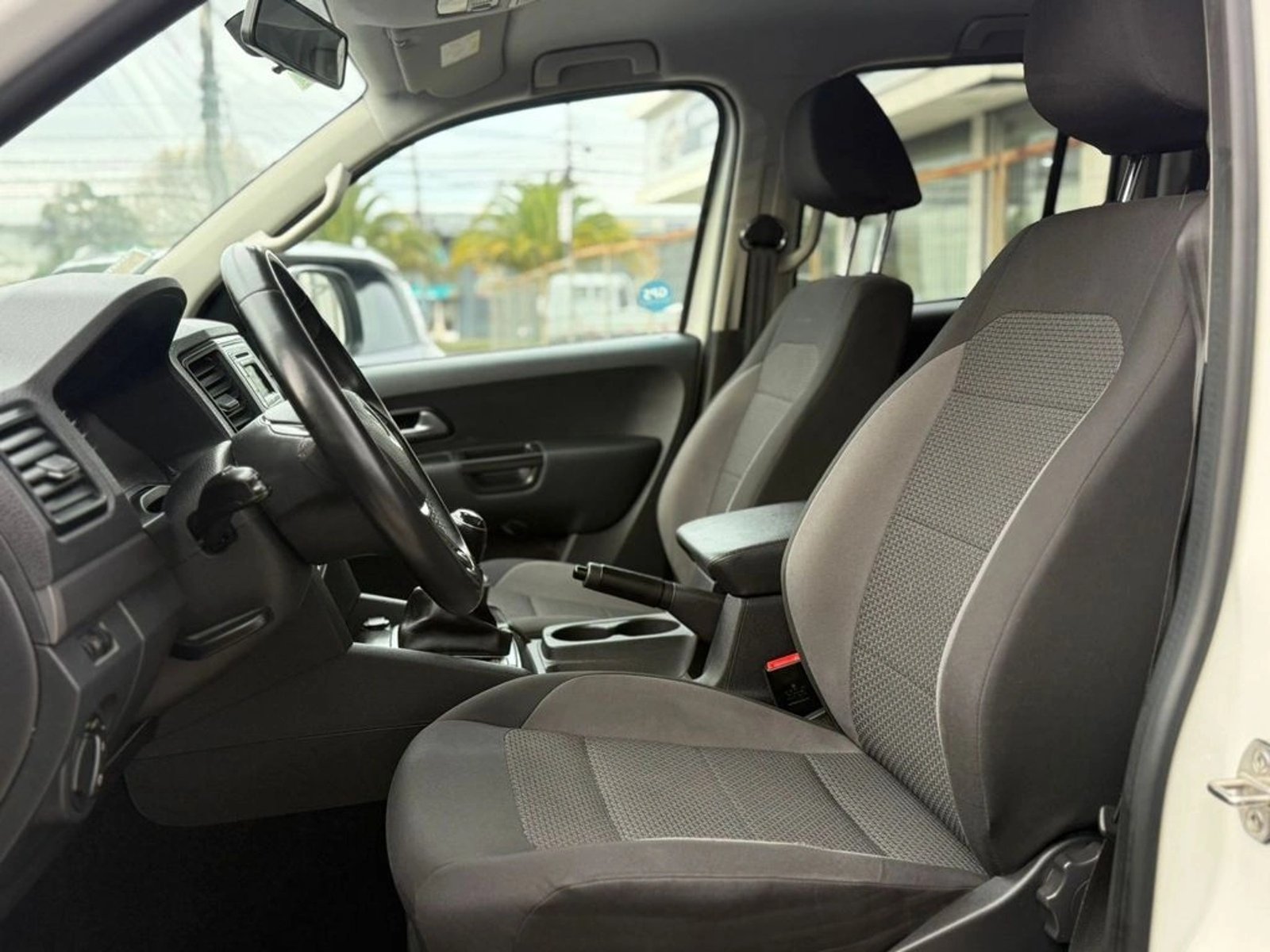 VOLKSWAGEN AMAROK 2.0 TRENDLINE 4X2 MT 2023 - Imagen 9 de 18
