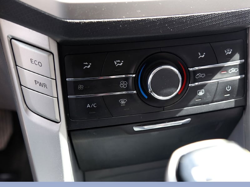 Maxus T60 2.8 DX DIESEL DOB. CAB 4X2 6MT 4P 2022 - Imagen 18 de 20