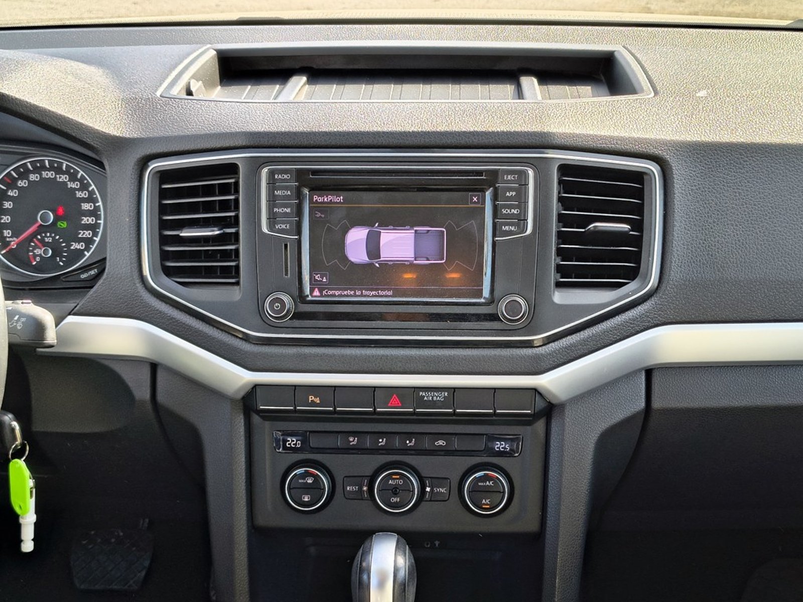Volkswagen AMAROK 2.0 COMFORTLINE 4MOTION 2023 - Imagen 16 de 20
