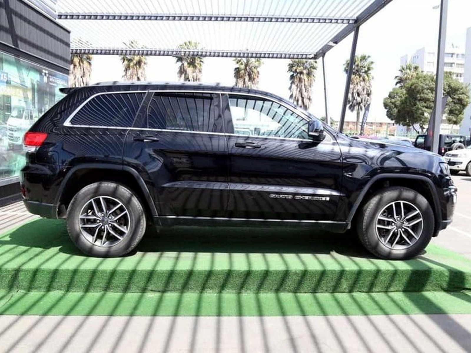 Jeep GRAND CHEROKEE 3.6 LAREDO 4X2 AT 5P 2020 - Foto 4 de 20