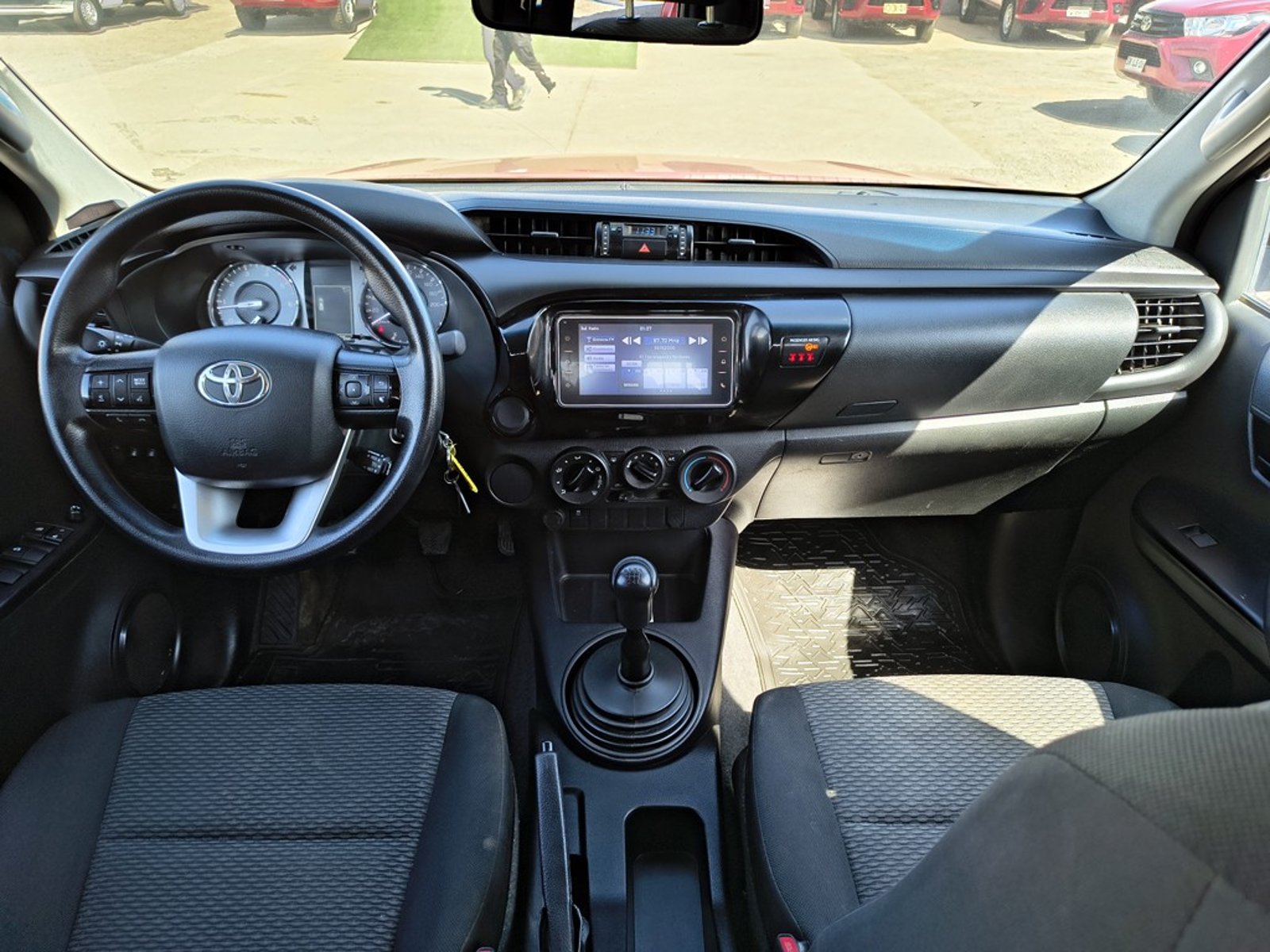TOYOTA HILUX 2.4 DX Diesel 4x2 T/M 2022 - Imagen 15 de 19