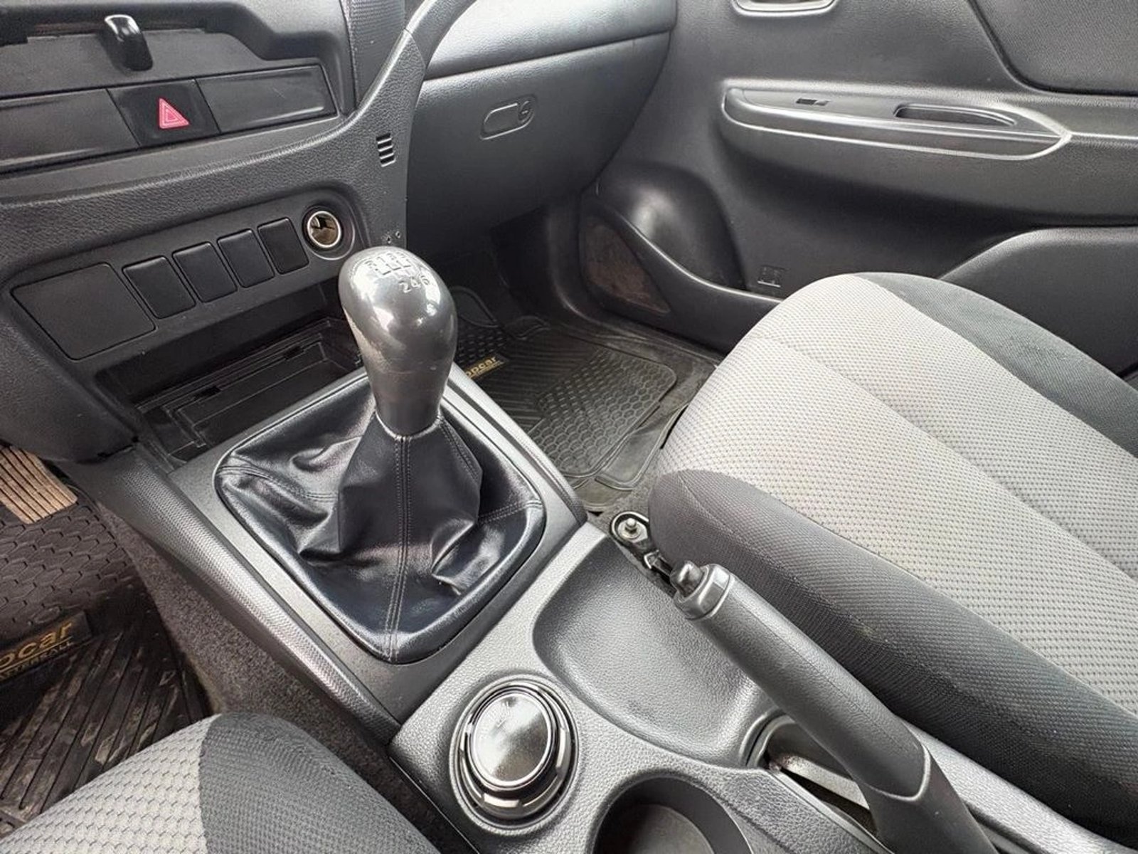 MITSUBISHI L200 KATANA CRT 4X4 2023 - Imagen 10 de 11