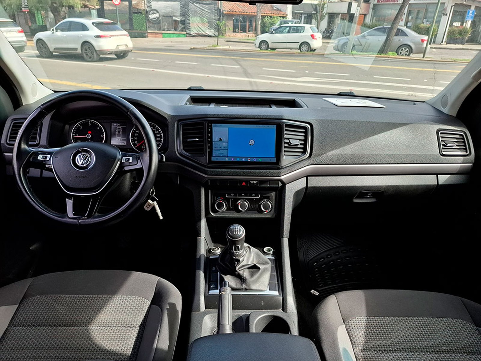 Volkswagen AMAROK 2.0 Confortline 4X2 MT 2023 - Imagen 8 de 20