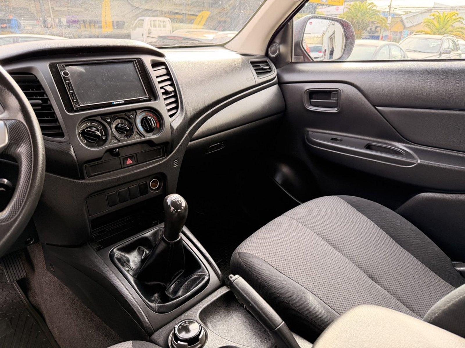 Mitsubishi L200 KATANA CRT 4X4 MT 2023 - Imagen 19 de 20