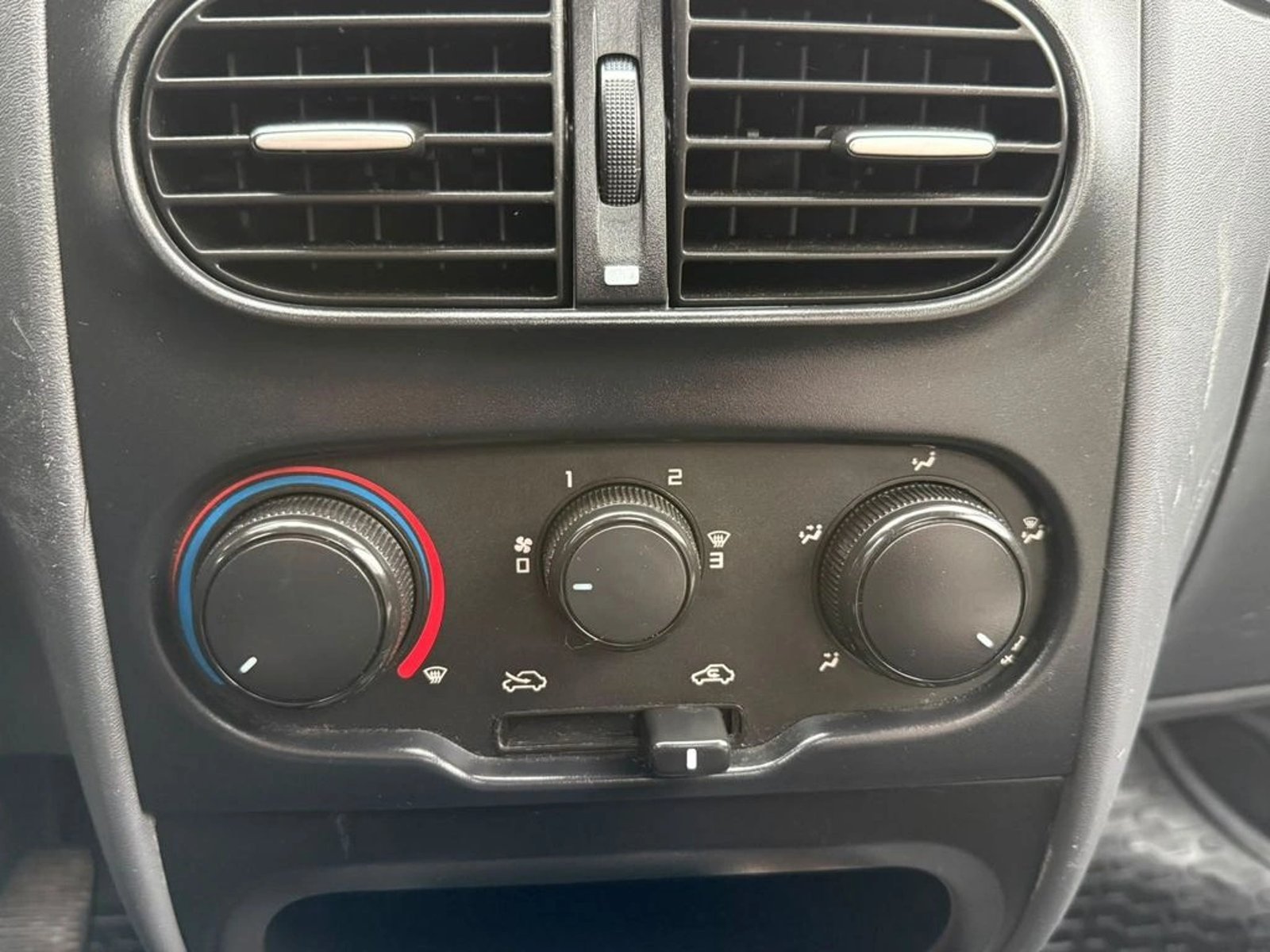 Fiat STRADA 1.4 TREKKING MT 2016 - Imagen 9 de 9