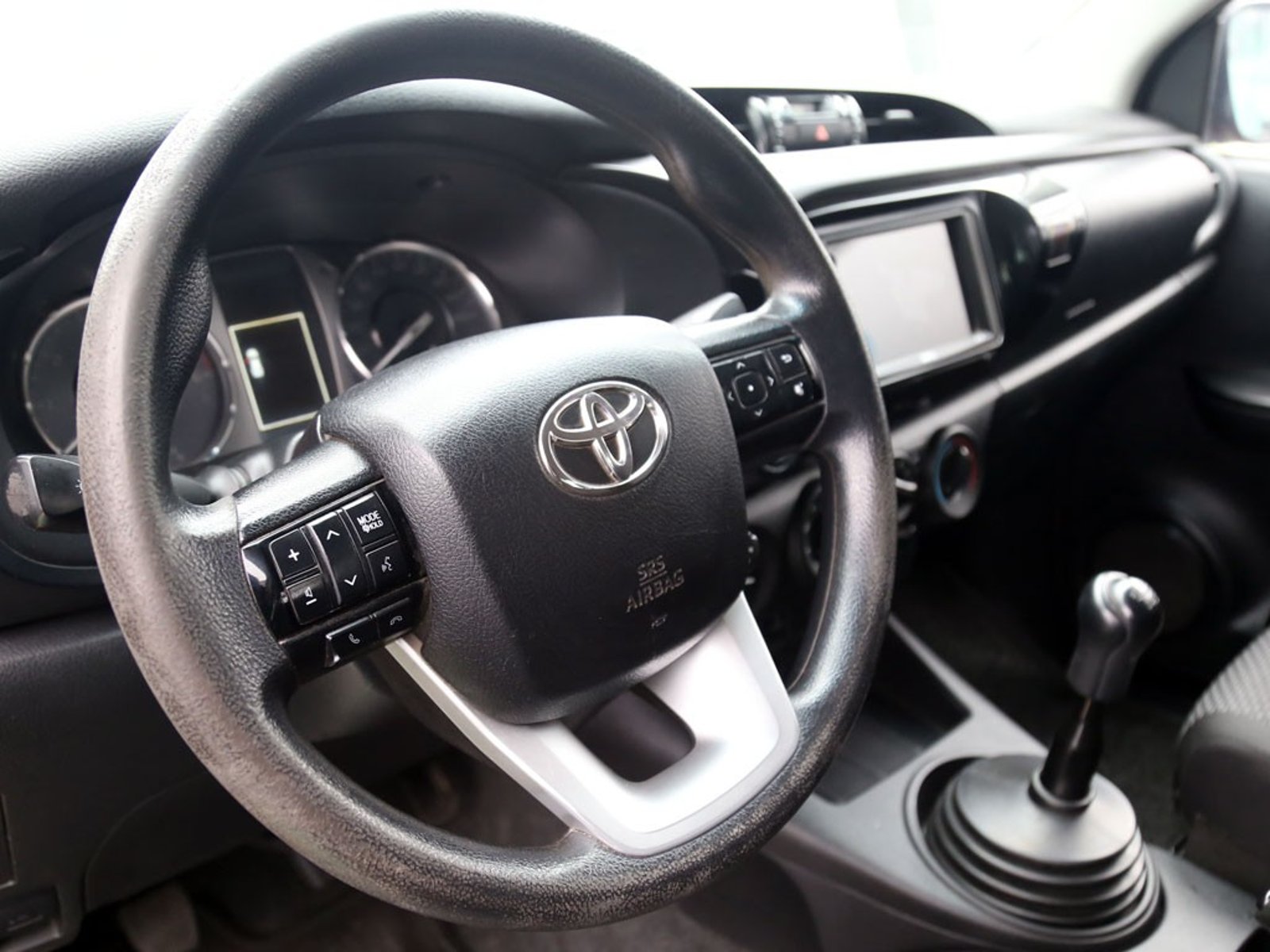 Toyota HILUX 2.4 4X4 MT 2022 - Imagen 12 de 19