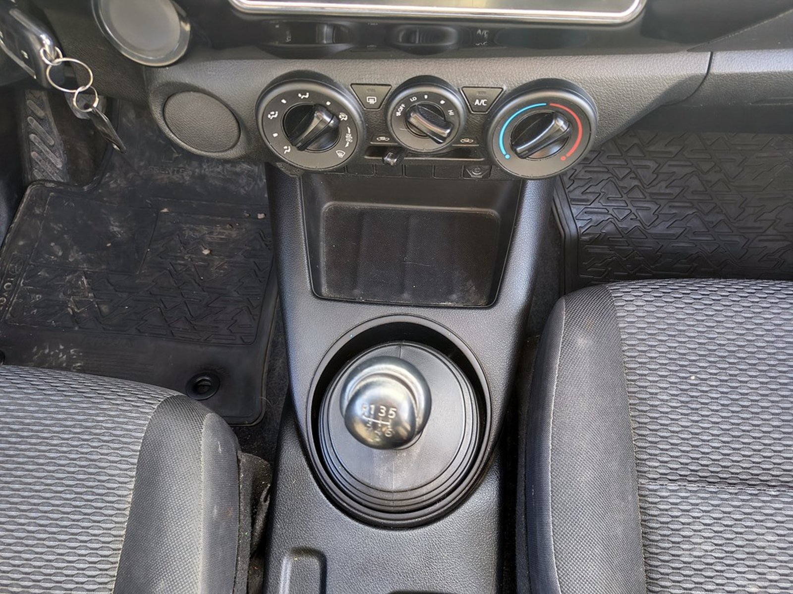 TOYOTA HILUX HILUX TSS 2.4 Diesel 4X2 T/M 2022 - Imagen 17 de 20