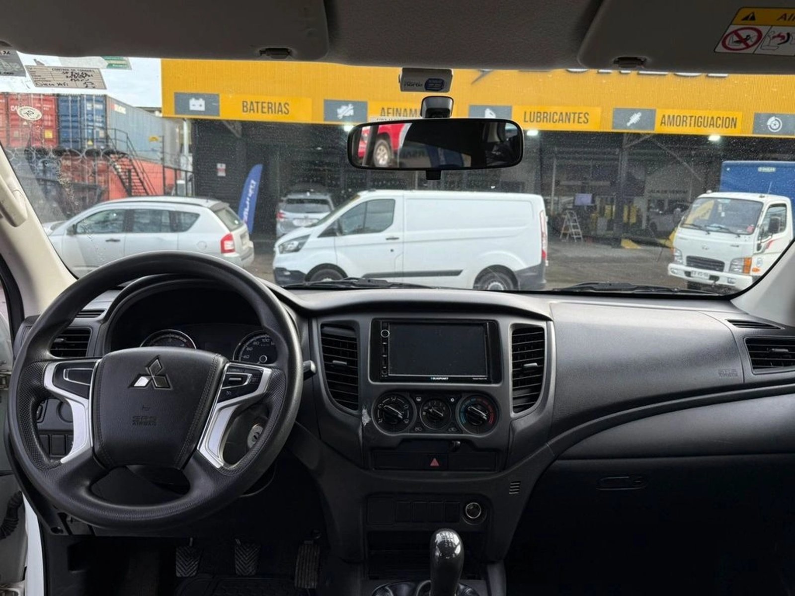 MITSUBISHI L200 2.4 KATANA CR DIESEL 4X2 MT 2023 - Imagen 12 de 14