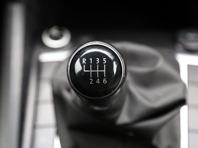Volkswagen AMAROK 2.0 4X2 TRENDLINE MT 2023 - Imagen 17 de 20