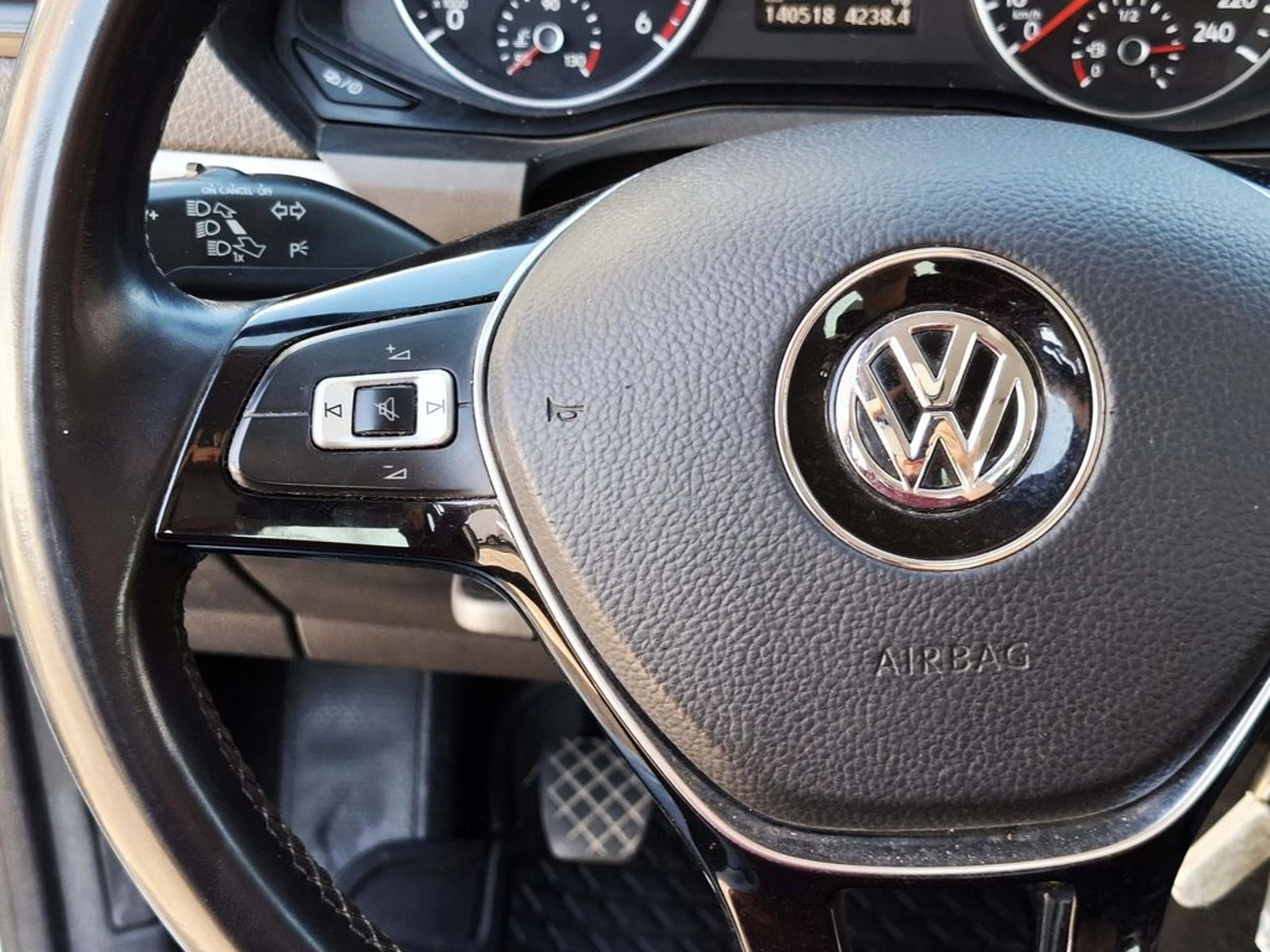 Volkswagen AMAROK TREDLINE 2.0 MT 4X2 2021 - Imagen 17 de 20